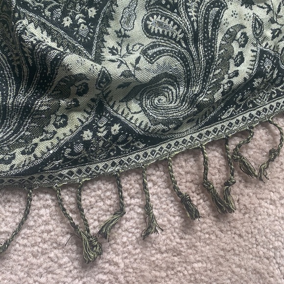 Scarf - Picture 4 of 4